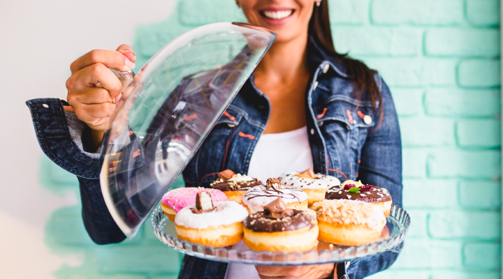 You don’t have to let your sugar cravings win! Our tips on how to outsmart your sweet tooth