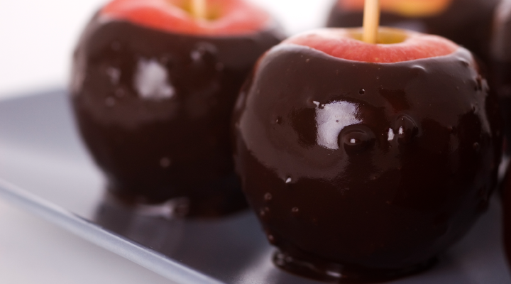 This is a Halloween chocolate apple recipe even your dentist would eat. 