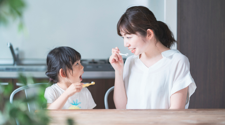 Knowing how to properly brush your teeth and floss is an important part of having good oral health. Learn the correct way to brush and floss your teeth.